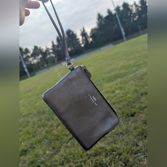 Coach Metallic Wristlet‎